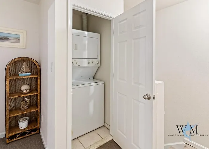 Charming 3-bedroom, 2-bathroom Townhouse Perfectly Located Near The Boardwalk * Ocean City