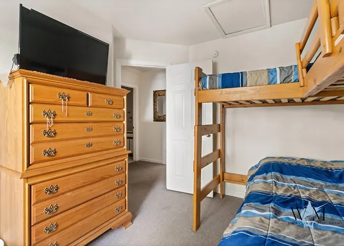 Charming 3-bedroom, 2-bathroom Townhouse Perfectly Located Near The Boardwalk