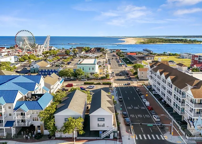 Charming 3-bedroom, 2-bathroom Townhouse Perfectly Located Near The Boardwalk Apartamento