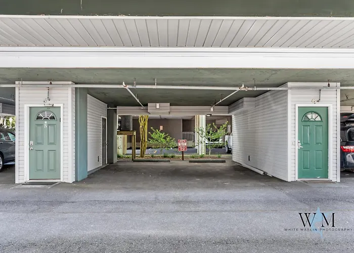 Charming 3-bedroom, 2-bathroom Townhouse Perfectly Located Near The Boardwalk Ocean City