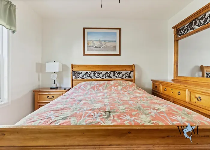Charming 3-bedroom, 2-bathroom Townhouse Perfectly Located Near The Boardwalk
