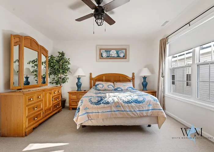 Charming 3-bedroom, 2-bathroom Townhouse Perfectly Located Near The Boardwalk *